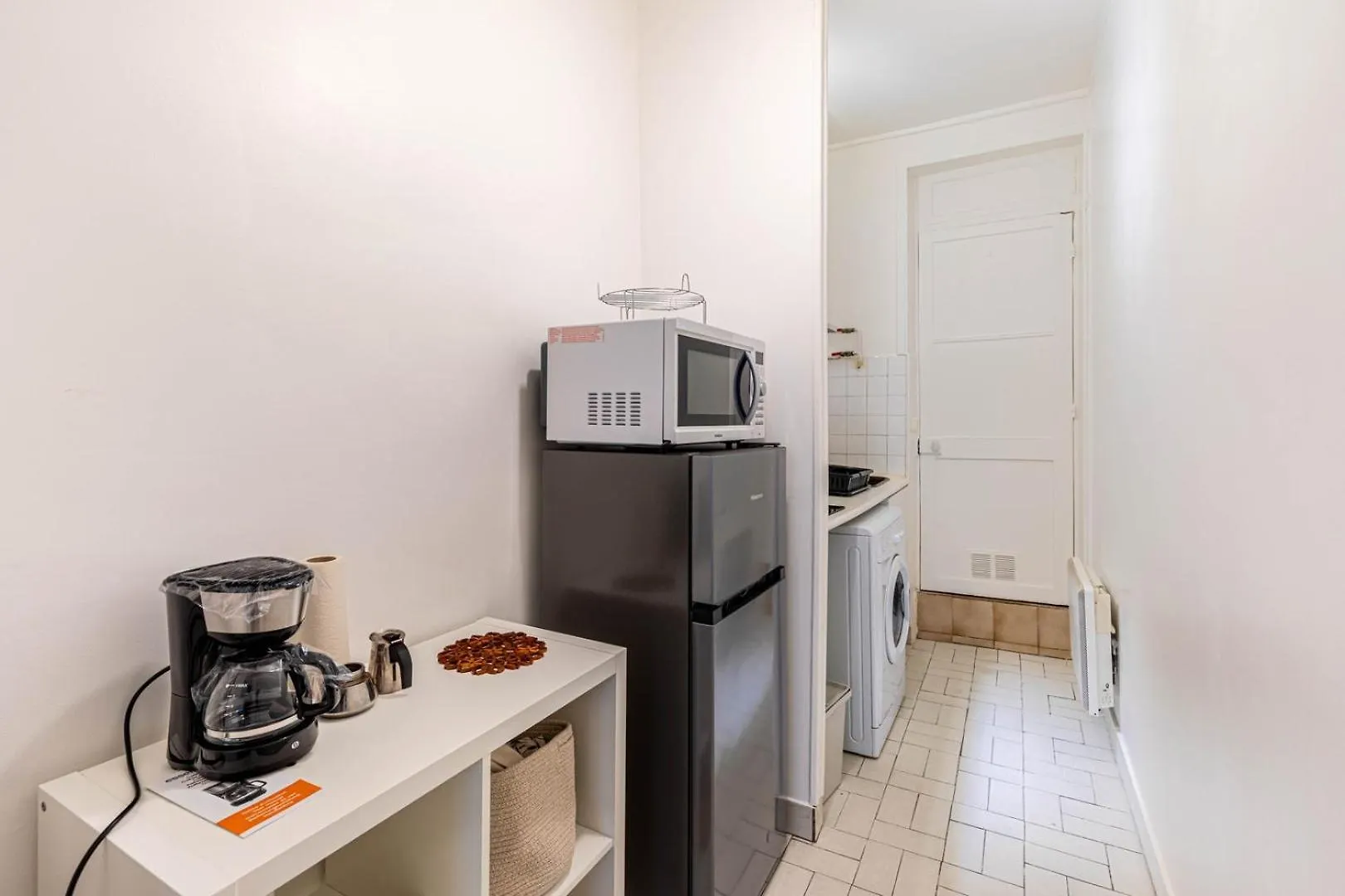 Апартаменты Guestready - Modern Comfort Near Montmartre Париж