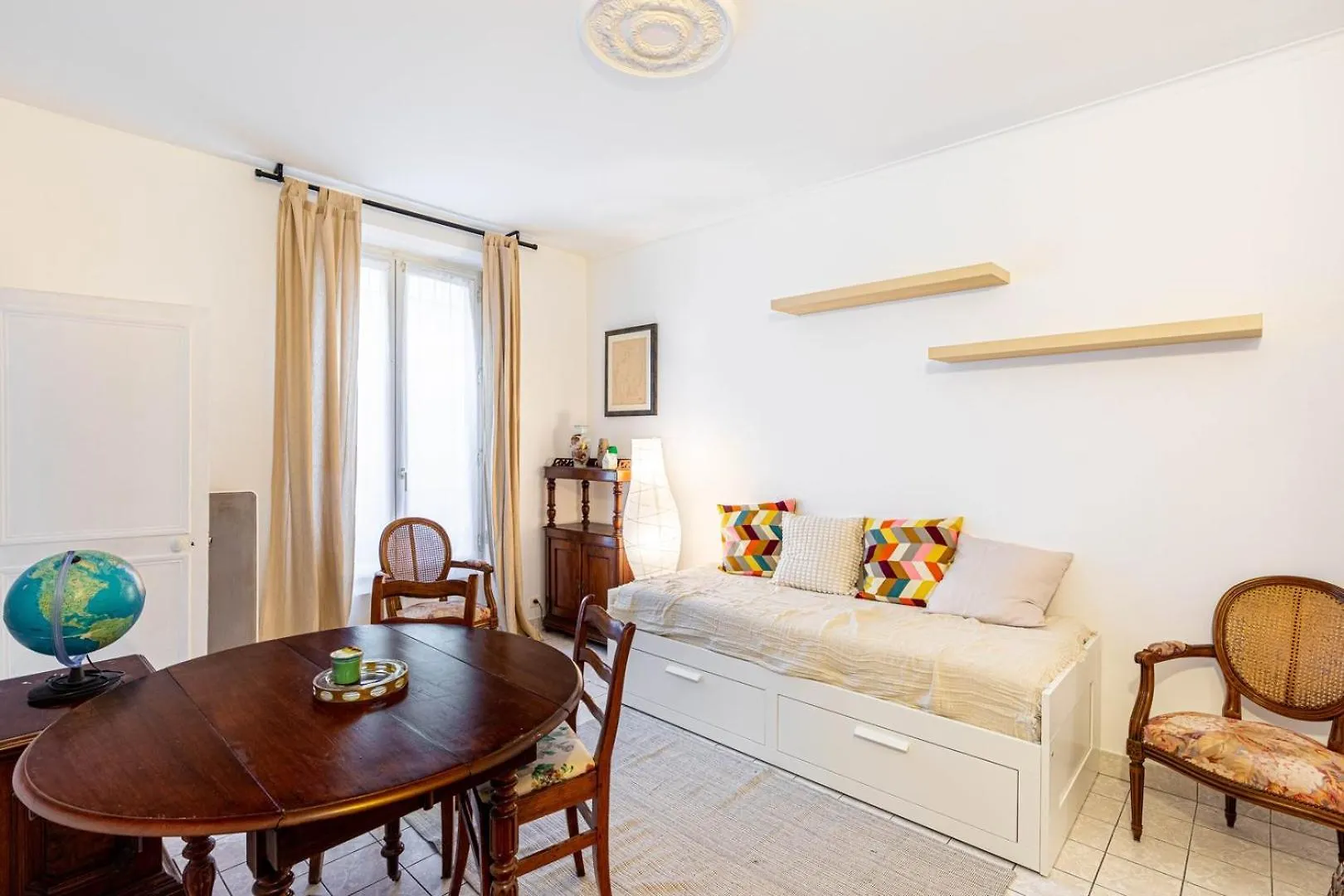 Апартаменты Guestready - Modern Comfort Near Montmartre Париж